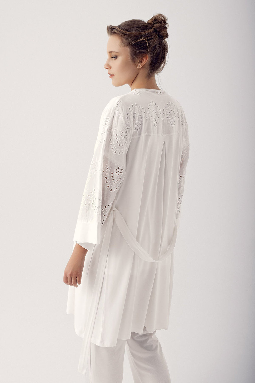 طقم بيجامة ورداء للحوامل مكون من 3 قطع مطرزة، إكرو - 12305