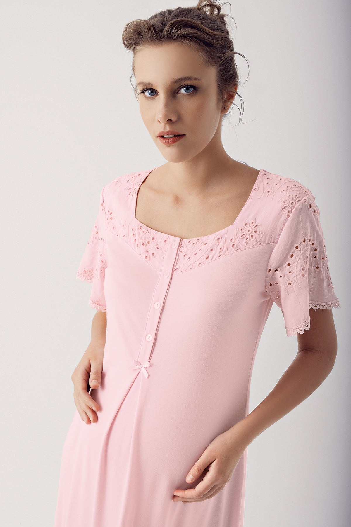 Motif Embroidered Maternity Feeding-Friendly Nightgown & Robe Set Powder - S14400