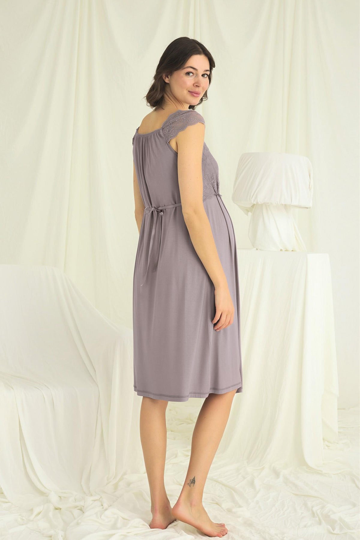 طقم رداء نوم وروب نوم للأمهات من الدانتيل على الكتف مناسب للرضاعة باللون الرمادي - 18670
