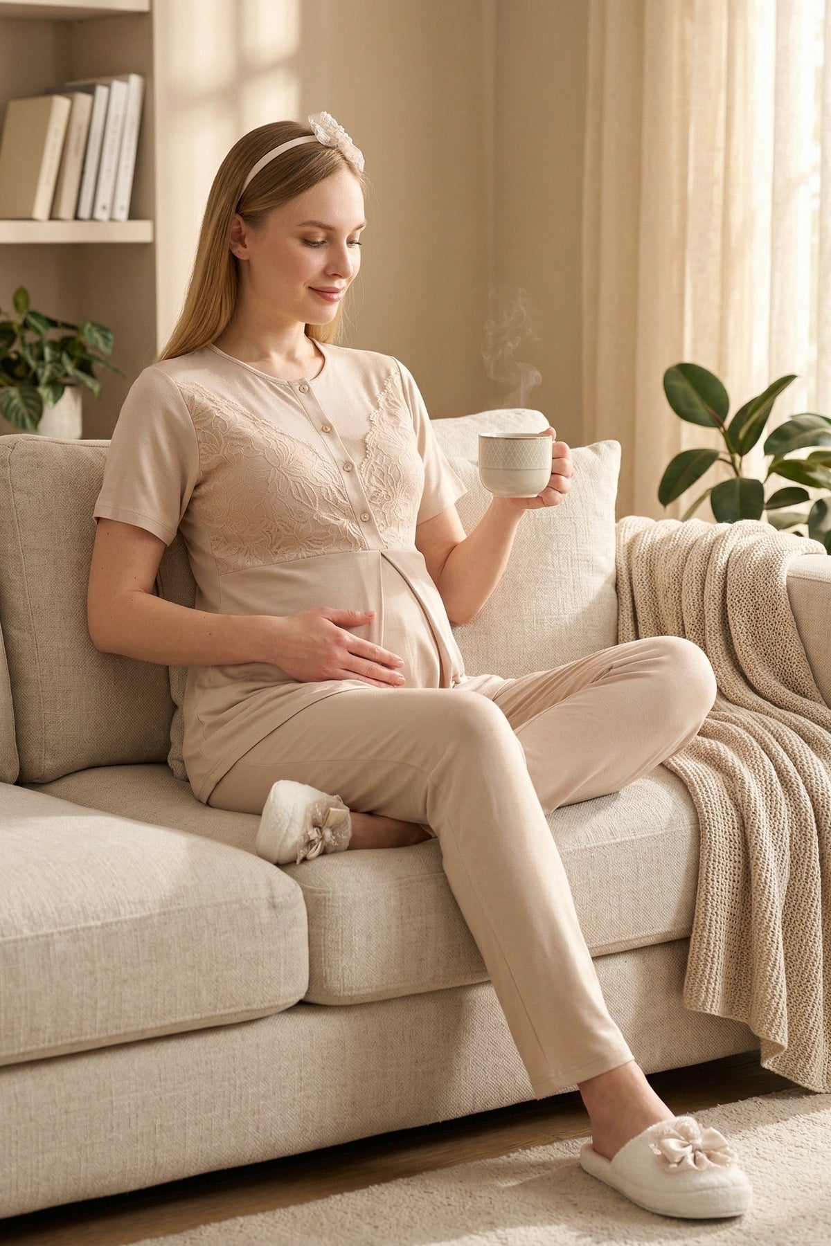 Elegant Lace Detailed 3-Piece Maternity Feeding-Friendly Pajama & Jacquard Robe Set Mink - Z3472